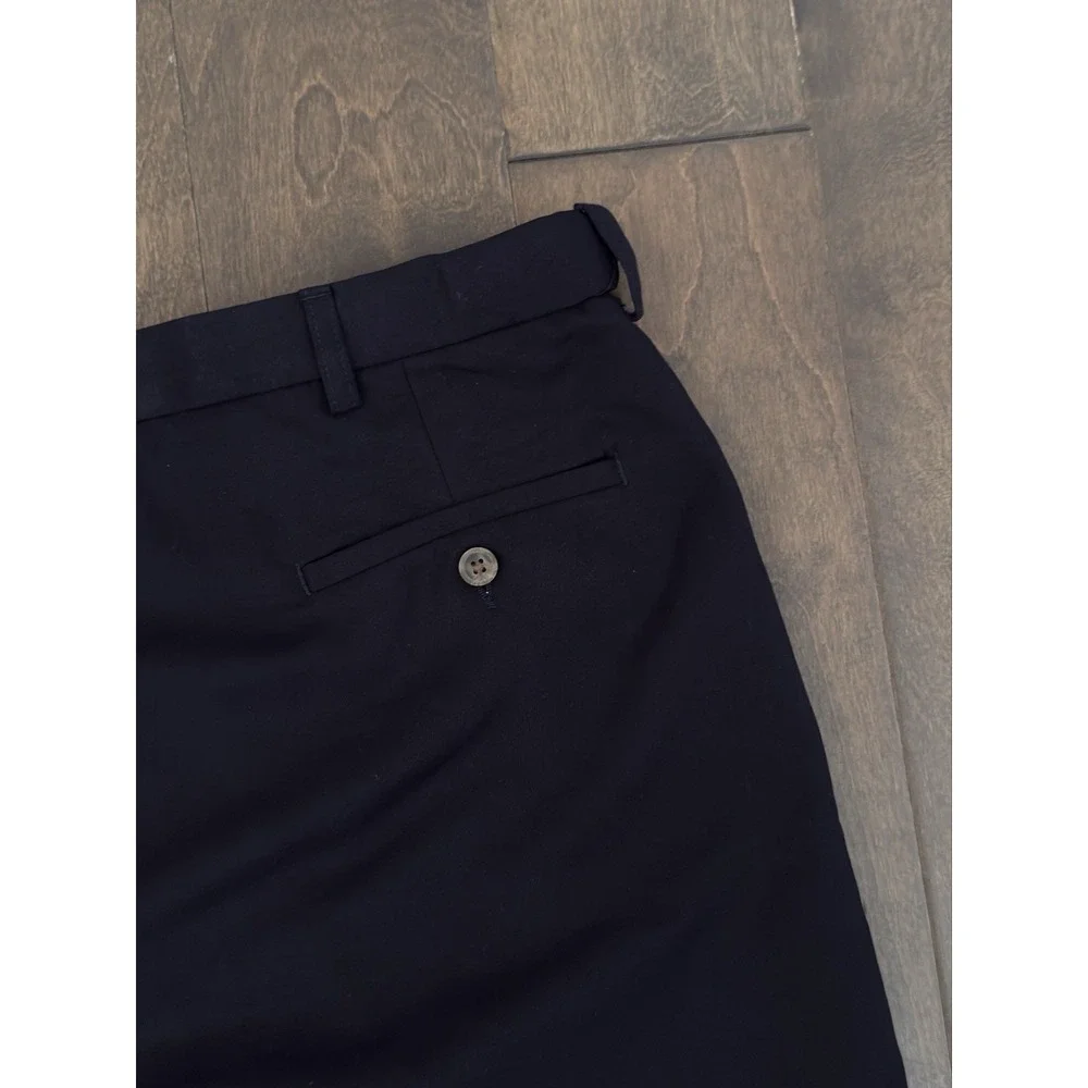 Haggar Men Navy Blue Shorts Size 42W Expandable Waist Stretch 9.5